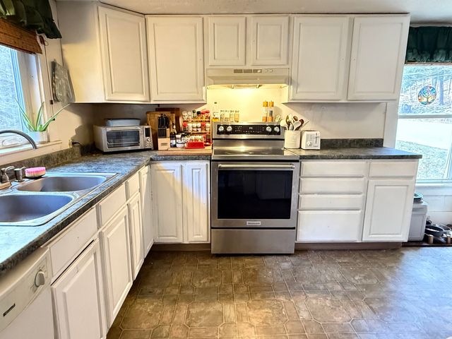 662 Vt Rt 30, Newfane, VT 05345