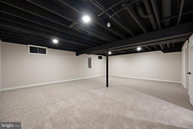 24 BIZARRE DR, New Castle, DE 19720