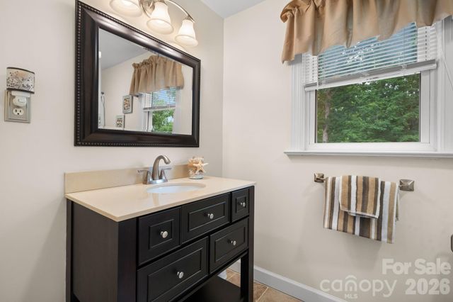508 2nd Avenue NE, Conover, NC 28613