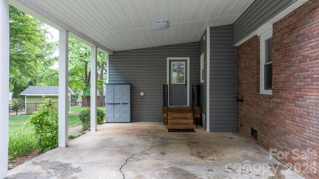 508 2nd Avenue NE, Conover, NC 28613