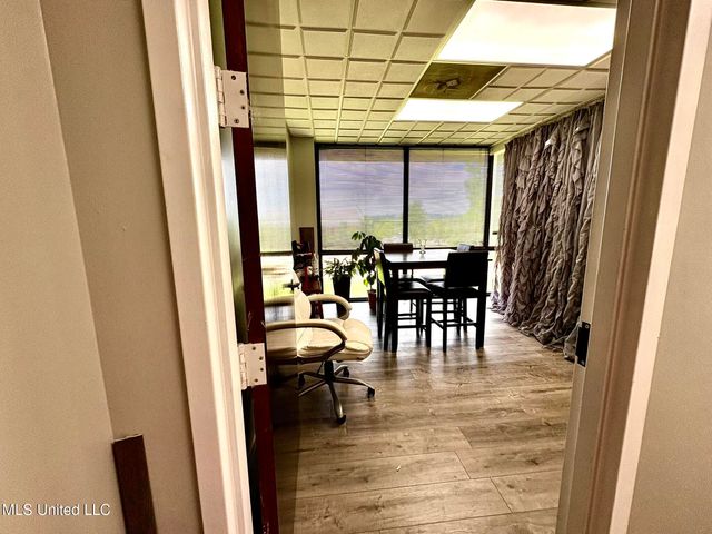 1 Woodgreen Place, 202, Madison, MS 39110