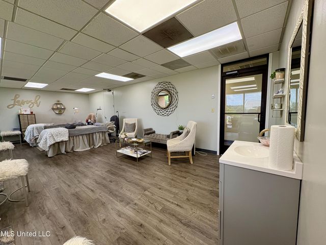1 Woodgreen Place, 202, Madison, MS 39110