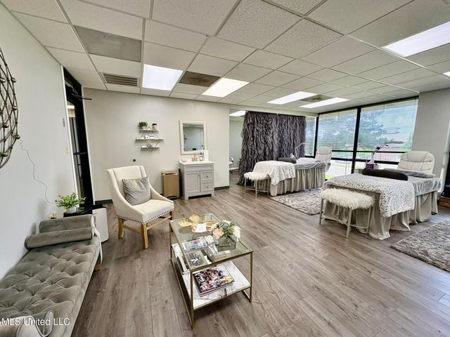 1 Woodgreen Place, 202, Madison, MS 39110