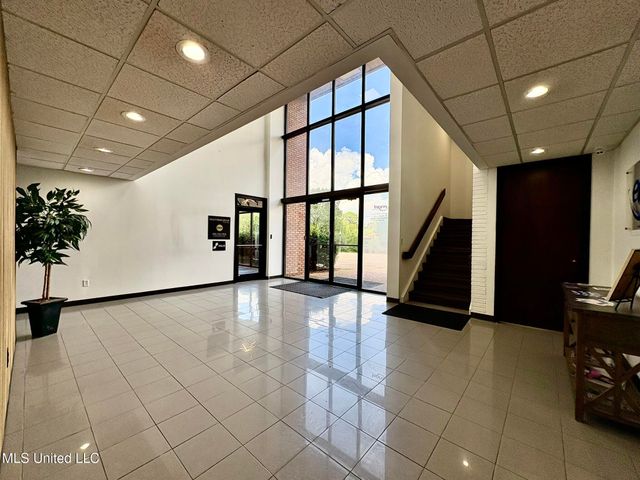 1 Woodgreen Place, 202, Madison, MS 39110