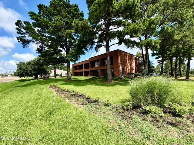 1 Woodgreen Place, 202, Madison, MS 39110