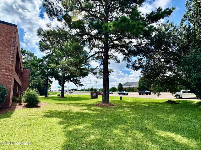 1 Woodgreen Place, 202, Madison, MS 39110