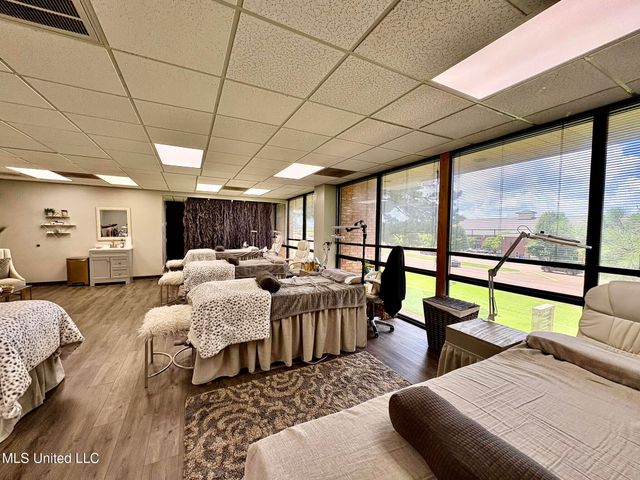 1 Woodgreen Place, 202, Madison, MS 39110