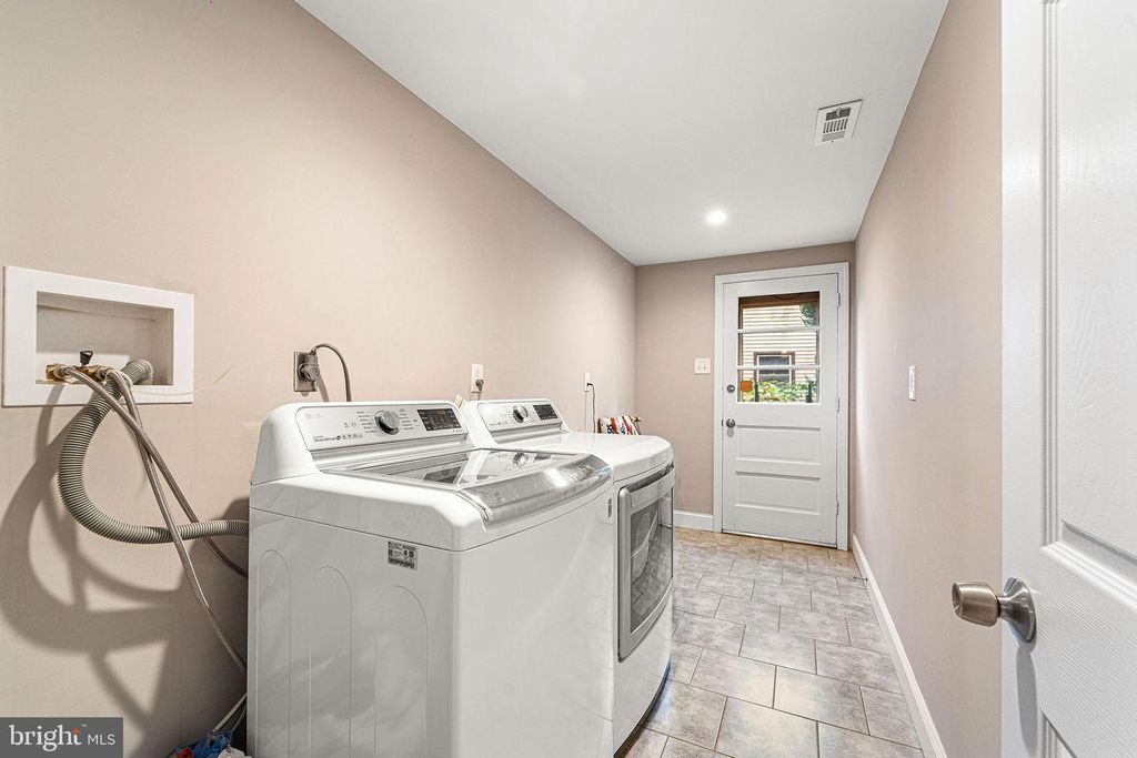 9 EDEN RD, Blackwood, NJ 08012