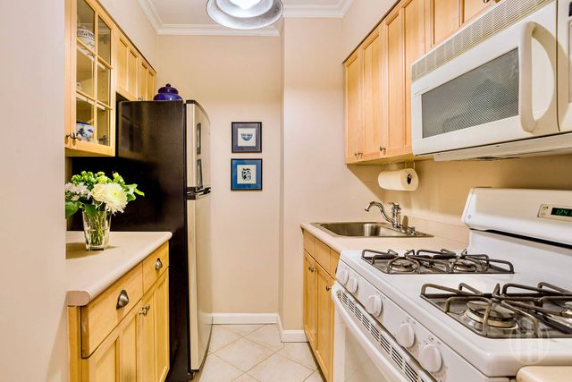 357 E 57th St Apt 8G, New York City, NY 10022