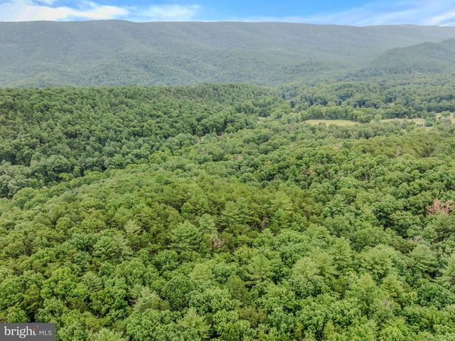 175 CHASE WOODS LN, Great Cacapon, WV 25422