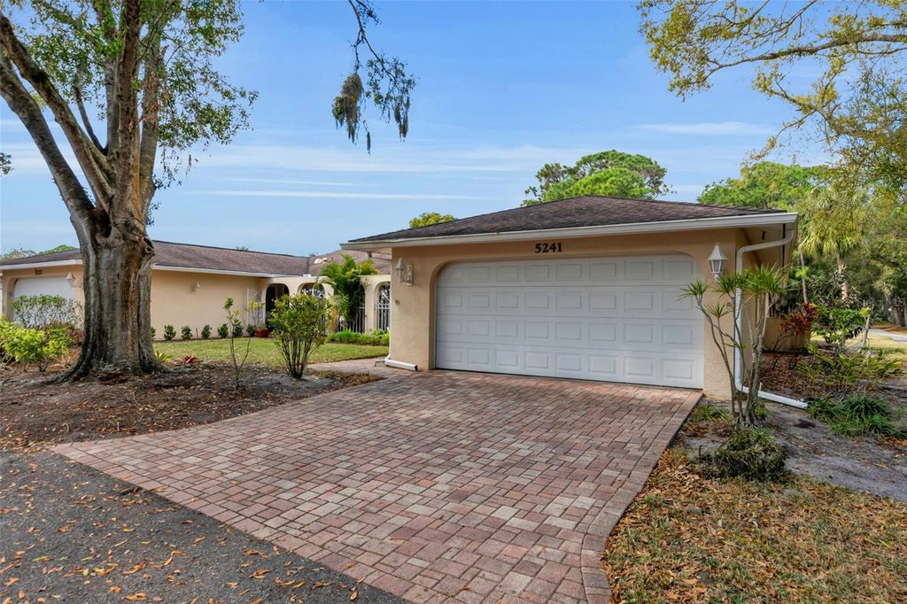 Image 2 of property listing at 5241 MARSH FIELD LANE 18, Sarasota, FL 34235