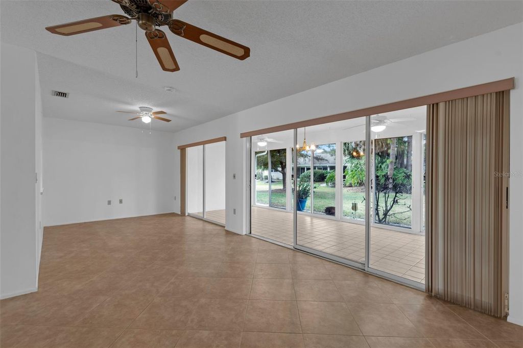 Image 12 of property listing at 5241 MARSH FIELD LANE 18, Sarasota, FL 34235