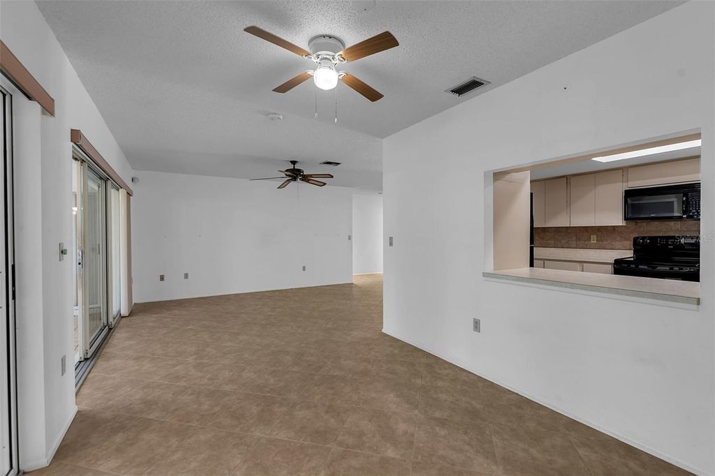 Image 15 of property listing at 5241 MARSH FIELD LANE 18, Sarasota, FL 34235