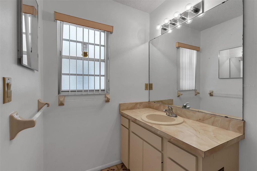 Image 17 of property listing at 5241 MARSH FIELD LANE 18, Sarasota, FL 34235