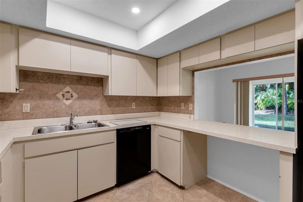 Image 20 of property listing at 5241 MARSH FIELD LANE 18, Sarasota, FL 34235