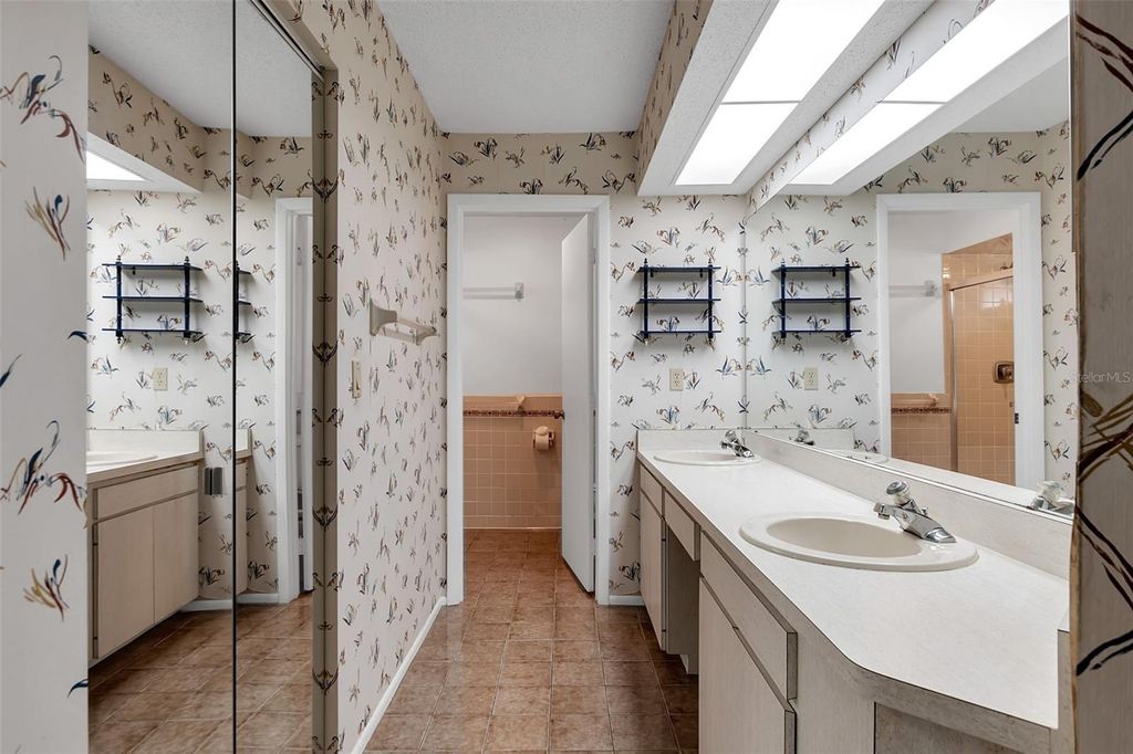 Image 23 of property listing at 5241 MARSH FIELD LANE 18, Sarasota, FL 34235