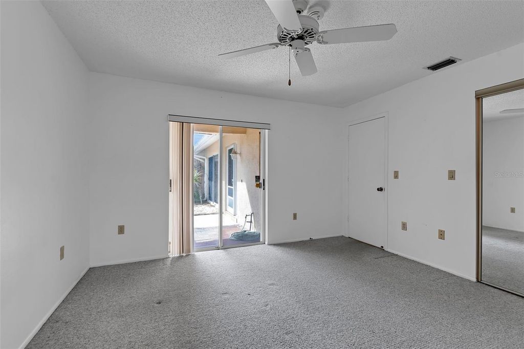 Image 6 of property listing at 5241 MARSH FIELD LANE 18, Sarasota, FL 34235