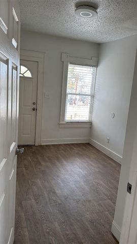 111 E Lewis Street B, Conroe, TX 77301