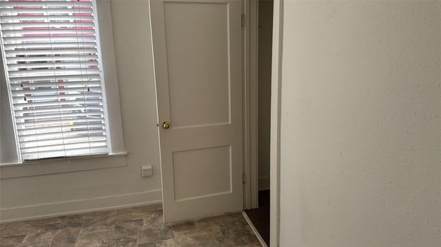 111 E Lewis Street B, Conroe, TX 77301