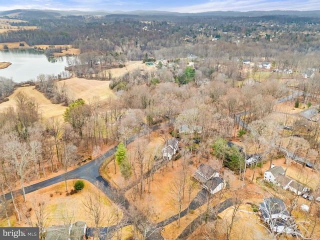 7229 HASTINGS LN, Warrenton, VA 20187