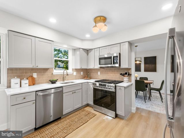 47 COUNTRY CLUB RD, Pine Hill, NJ 08021