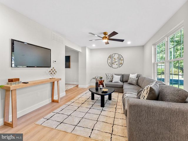 47 COUNTRY CLUB RD, Pine Hill, NJ 08021