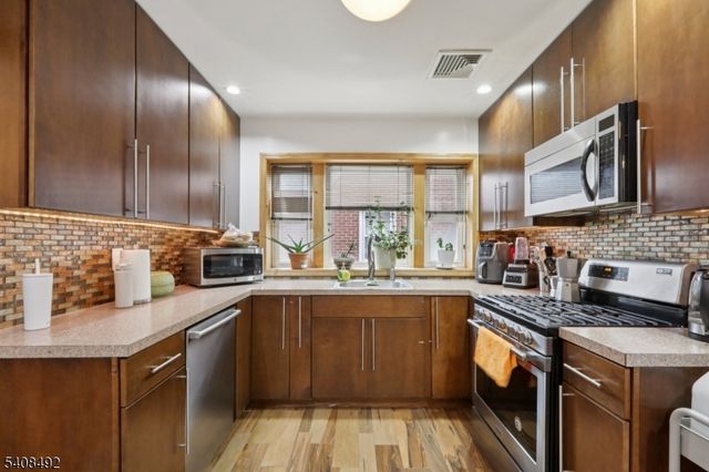 5 Cedar St, North Arlington Boro, NJ 07031