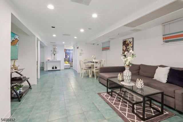 5 Cedar St, North Arlington Boro, NJ 07031