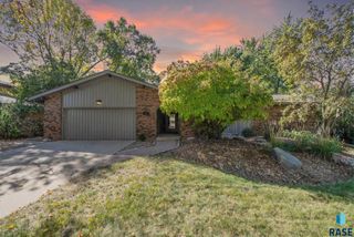 505 E Sunnybrook Dr Drive, Sioux Falls, SD 57105