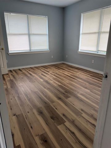 818 N Commerce Street, Baytown, TX 77520