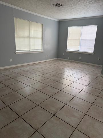 818 N Commerce Street, Baytown, TX 77520