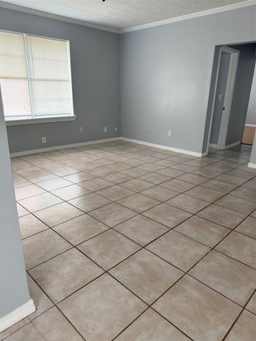 818 N Commerce Street, Baytown, TX 77520