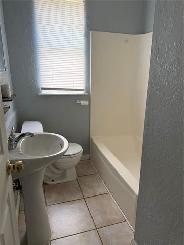 818 N Commerce Street, Baytown, TX 77520