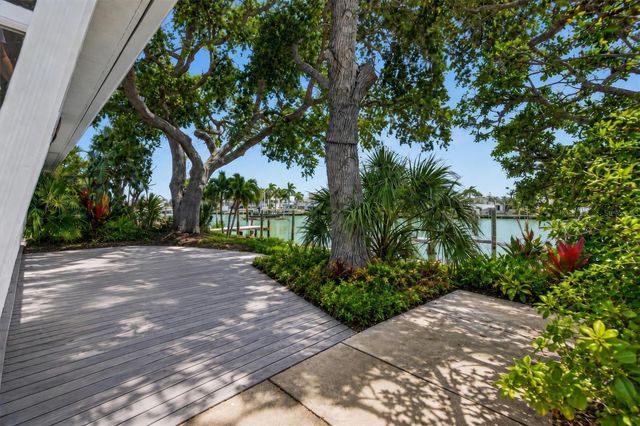 541 LILLIAN DRIVE, Madeira Beach, FL 33708