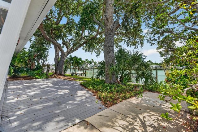 541 LILLIAN DRIVE, Madeira Beach, FL 33708