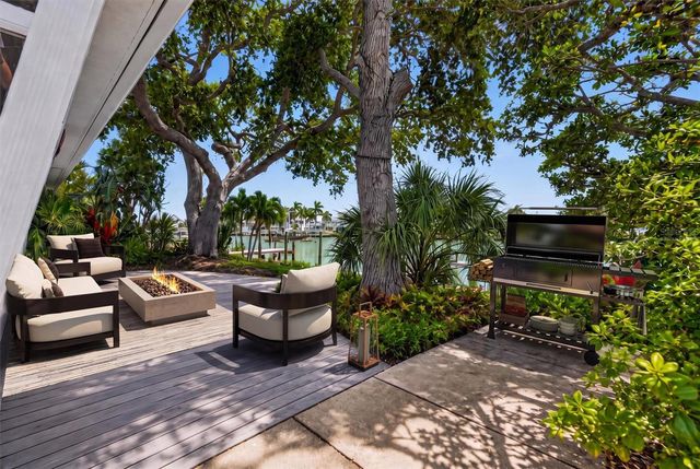 541 LILLIAN DRIVE, Madeira Beach, FL 33708