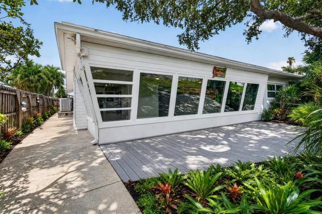 541 LILLIAN DRIVE, Madeira Beach, FL 33708