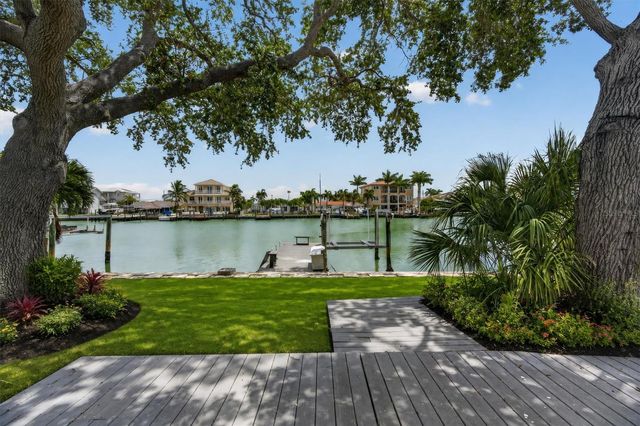 541 LILLIAN DRIVE, Madeira Beach, FL 33708