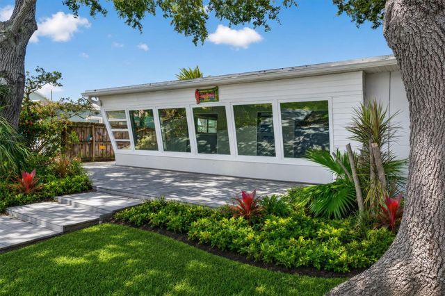 541 LILLIAN DRIVE, Madeira Beach, FL 33708