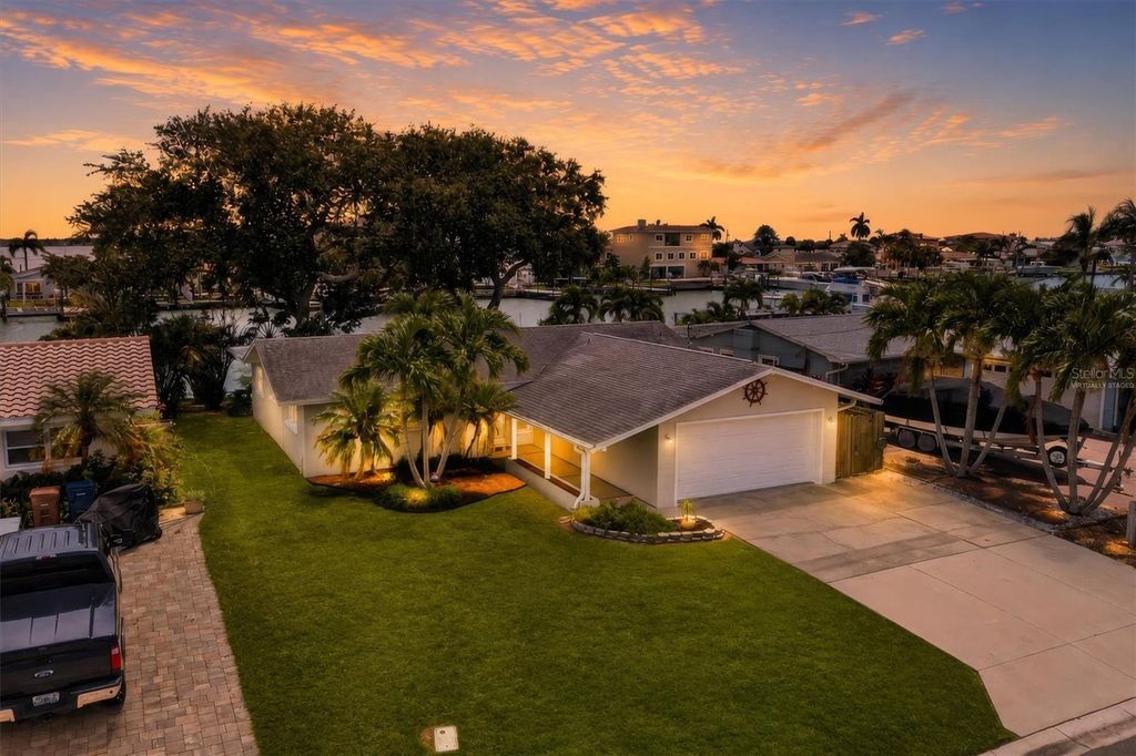541 LILLIAN DRIVE, Madeira Beach, FL 33708