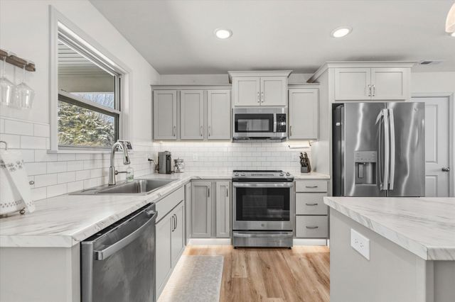 255 N LUNA LN, Columbia, MO 65201