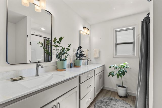 255 N LUNA LN, Columbia, MO 65201