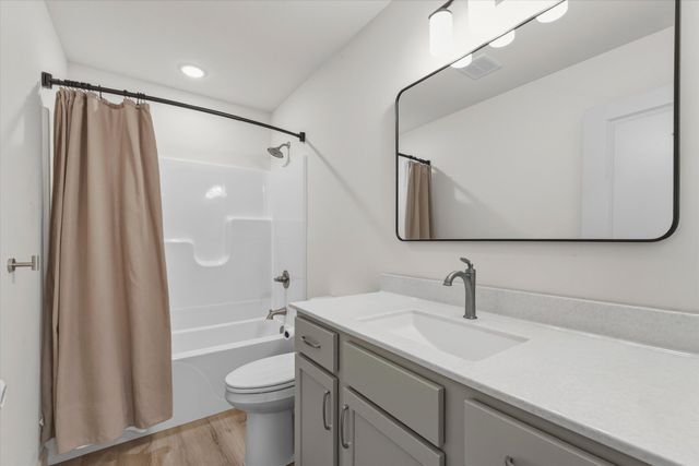 255 N LUNA LN, Columbia, MO 65201