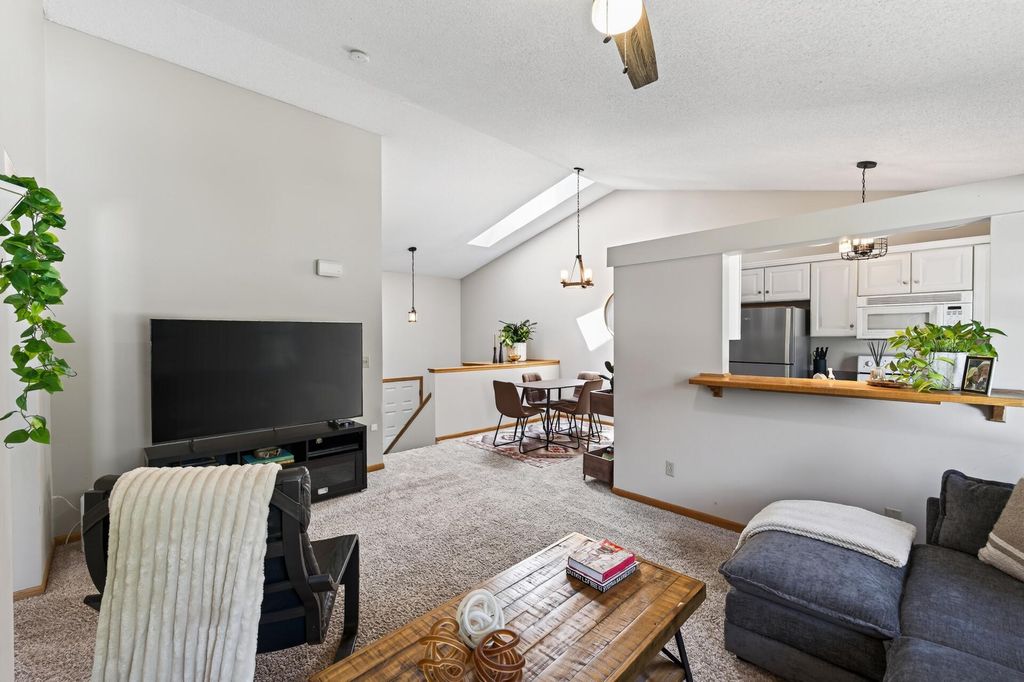 8087 Curtis Lane, Eden Prairie, MN 55347 — photo 3
