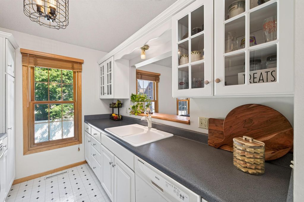 8087 Curtis Lane, Eden Prairie, MN 55347 — photo 4