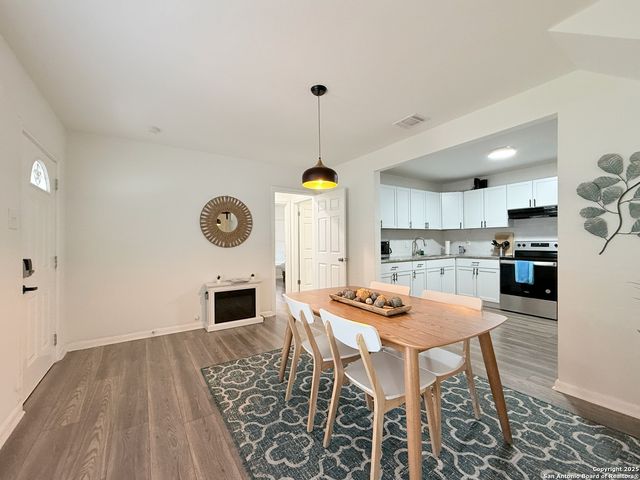 2202 HAYS ST, San Antonio, TX 78202