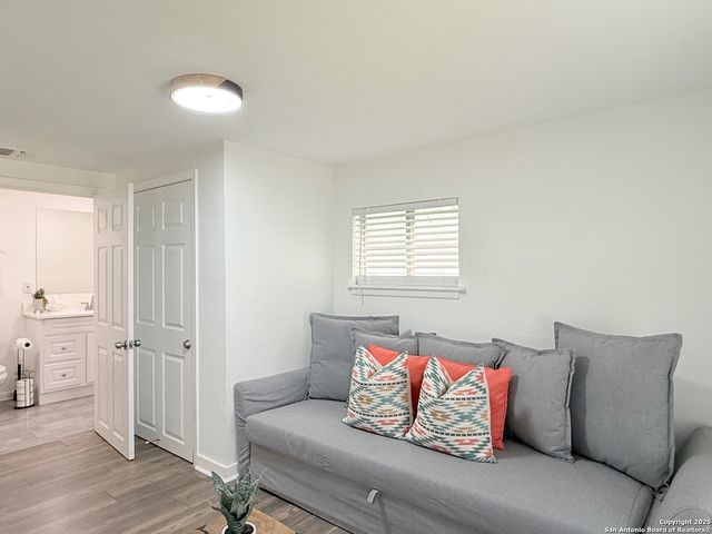 2202 HAYS ST, San Antonio, TX 78202