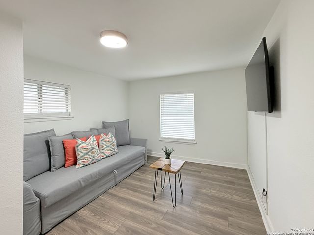 2202 HAYS ST, San Antonio, TX 78202