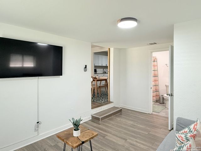 2202 HAYS ST, San Antonio, TX 78202