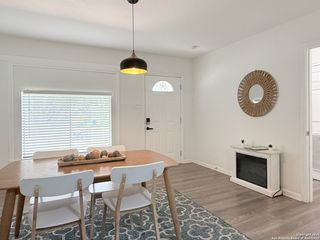 2202 HAYS ST, San Antonio, TX 78202